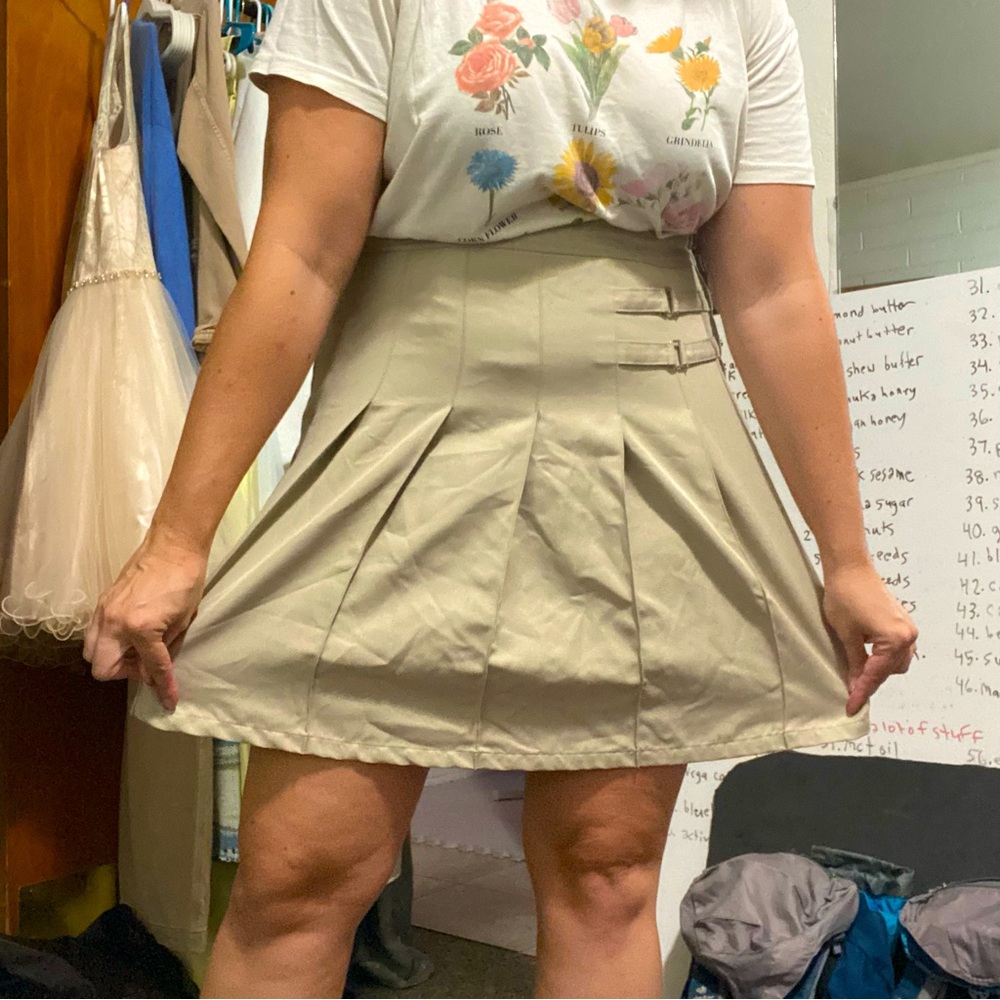 School Uniform Pleated Skort Khaki Above Knee Gold Metal Buckle Detail 36 Waist